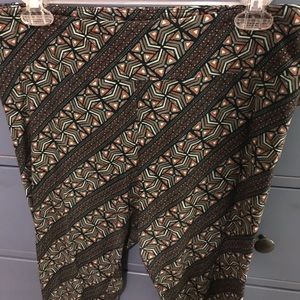 Lularoe Tall & Curvy leggings (size 12-22)